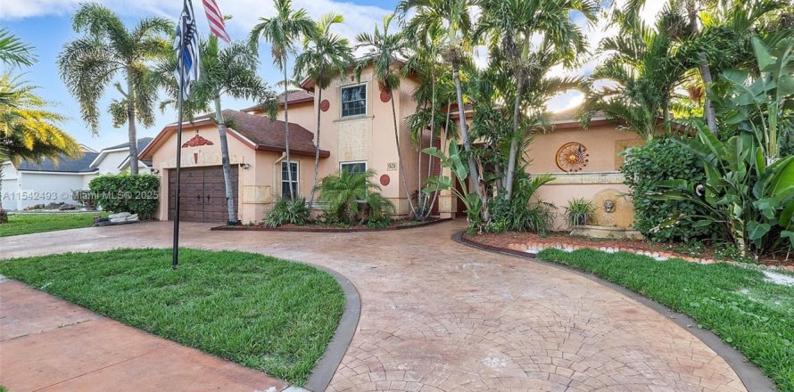 House in Sunrise, Florida 4 bedrooms, 260.31 sq.m. № 1811294
