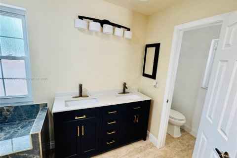 House in Sunrise, Florida 4 bedrooms, 260.31 sq.m. № 1811294 - photo 16