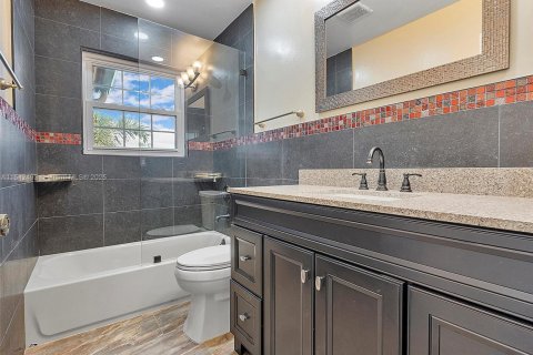 House in Sunrise, Florida 4 bedrooms, 260.31 sq.m. № 1811294 - photo 22
