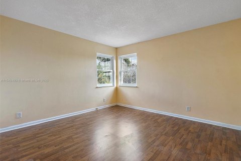 House in Sunrise, Florida 4 bedrooms, 260.31 sq.m. № 1811294 - photo 23