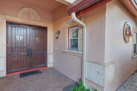 House in Sunrise, Florida 4 bedrooms, 260.31 sq.m. № 1811294 - photo 4