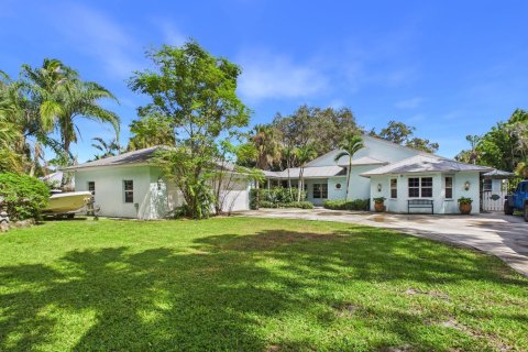 Casa en Palm City, Florida 4 dormitorios, 259.57 m2 № 2382730