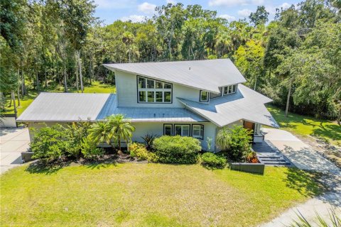 House in New Smyrna Beach, Florida 3 bedrooms, 250.09 sq.m. № 1852456 - photo 1