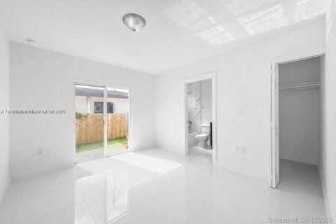 Снять в аренду виллу или дом в Майами, Флорида 10 спален, 403.38м2, № 1973724 - фото 5