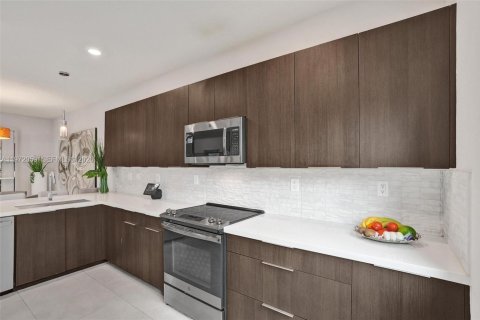 Touwnhouse à vendre à Doral, Floride: 3 chambres, 175.96 m2 № 2048687 - photo 13