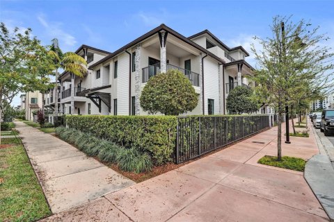 Touwnhouse à vendre à Doral, Floride: 3 chambres, 175.96 m2 № 2048687 - photo 2