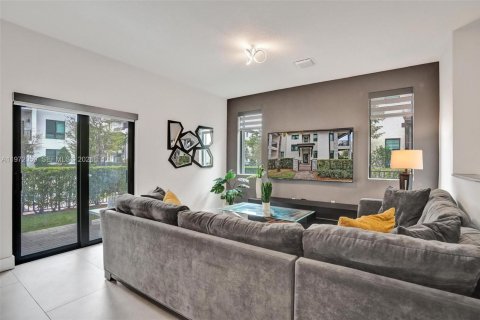 Touwnhouse à vendre à Doral, Floride: 3 chambres, 175.96 m2 № 2048687 - photo 19