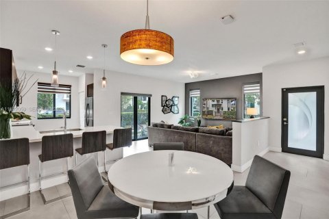 Touwnhouse à vendre à Doral, Floride: 3 chambres, 175.96 m2 № 2048687 - photo 10