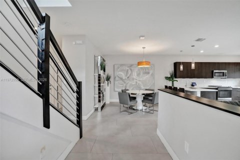 Touwnhouse à vendre à Doral, Floride: 3 chambres, 175.96 m2 № 2048687 - photo 9