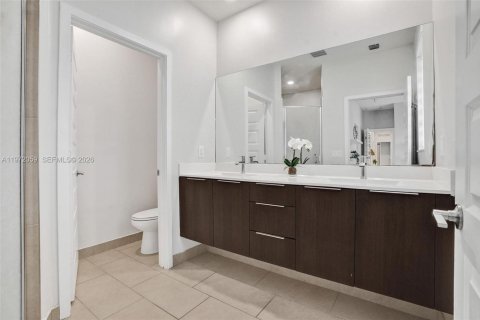 Touwnhouse à vendre à Doral, Floride: 3 chambres, 175.96 m2 № 2048687 - photo 25