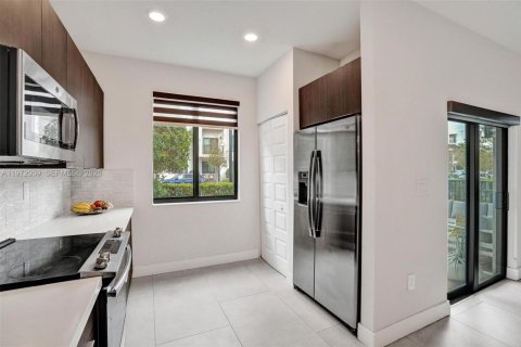 Touwnhouse à vendre à Doral, Floride: 3 chambres, 175.96 m2 № 2048687 - photo 15