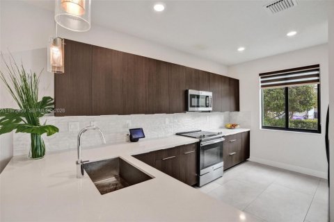 Touwnhouse à vendre à Doral, Floride: 3 chambres, 175.96 m2 № 2048687 - photo 12