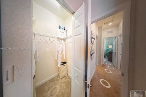 Снять в аренду таунхаус в Хомстед, Флорида 3 спальни, 137.77м2, № 2005674 - фото 6