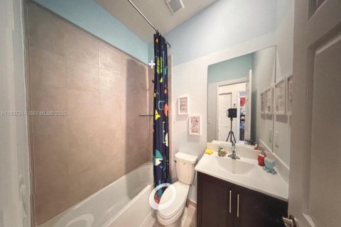 Снять в аренду таунхаус в Хомстед, Флорида 3 спальни, 137.77м2, № 2005674 - фото 11