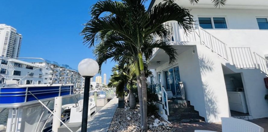 Condo à North Miami Beach, Floride, 2 chambres  № 2013223