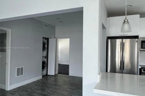 Copropriété à louer à North Miami Beach, Floride: 2 chambres, 97.55 m2 № 2013223 - photo 13