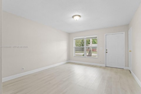 Apartamento en alquiler en Sunrise, Florida, 3 dormitorios, 92.9 m2 № 1994514 - foto 9