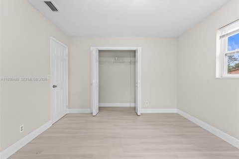 Apartamento en alquiler en Sunrise, Florida, 3 dormitorios, 92.9 m2 № 1994514 - foto 12