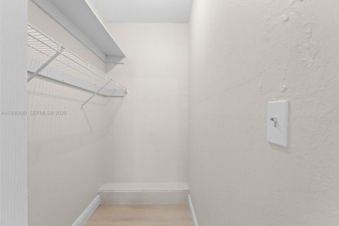 Apartamento en alquiler en Sunrise, Florida, 3 dormitorios, 92.9 m2 № 1994514 - foto 19