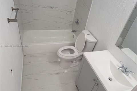 Apartamento en alquiler en Sunrise, Florida, 3 dormitorios, 92.9 m2 № 1994514 - foto 4