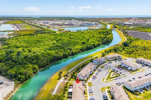 Adosado en venta en Miami, Florida, 3 dormitorios, 123.37 m2 № 1726065 - foto 3