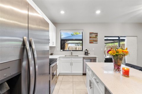 Adosado en venta en Miami, Florida, 3 dormitorios, 123.37 m2 № 1726065 - foto 21