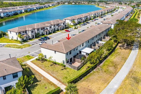 Adosado en venta en Miami, Florida, 3 dormitorios, 123.37 m2 № 1726065 - foto 7
