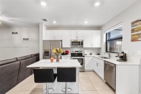 Adosado en venta en Miami, Florida, 3 dormitorios, 123.37 m2 № 1726065 - foto 18