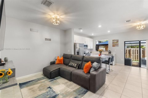 Adosado en venta en Miami, Florida, 3 dormitorios, 123.37 m2 № 1726065 - foto 15