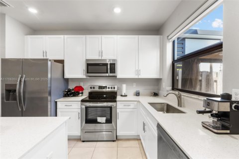 Adosado en venta en Miami, Florida, 3 dormitorios, 123.37 m2 № 1726065 - foto 24