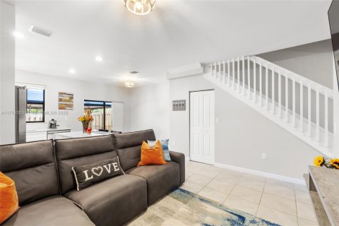 Adosado en venta en Miami, Florida, 3 dormitorios, 123.37 m2 № 1726065 - foto 16