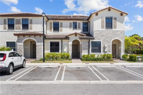 Adosado en venta en Miami, Florida, 3 dormitorios, 123.37 m2 № 1726065 - foto 2