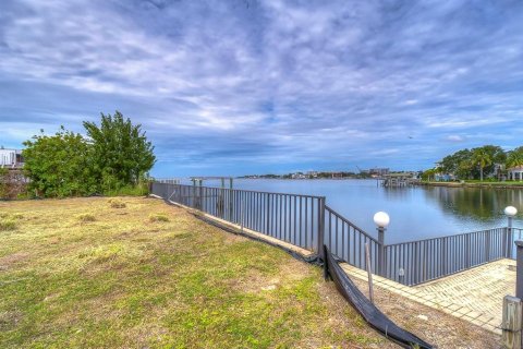 Land in Tampa, Florida № 840946 - photo 8