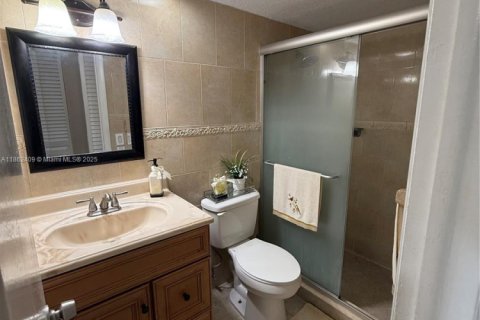 Condo in Hialeah, Florida, 2 bedrooms  № 1891439 - photo 27