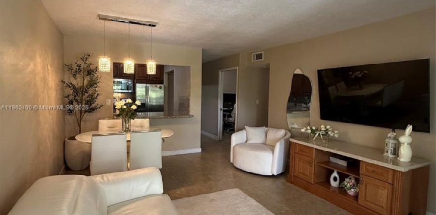 Condo in Hialeah, Florida, 2 bedrooms № 1891439