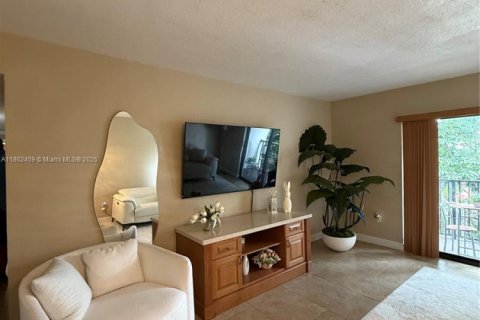Condo in Hialeah, Florida, 2 bedrooms  № 1891439 - photo 3