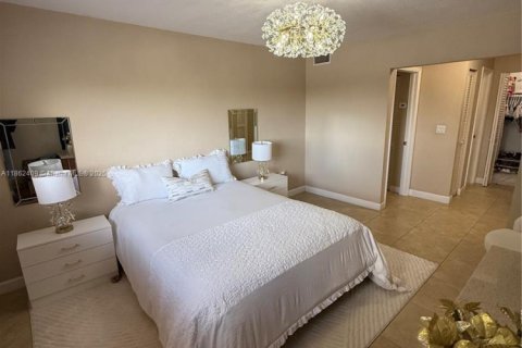 Condo in Hialeah, Florida, 2 bedrooms  № 1891439 - photo 19