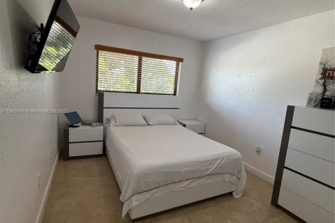 Condo in Hialeah, Florida, 2 bedrooms  № 1891439 - photo 30