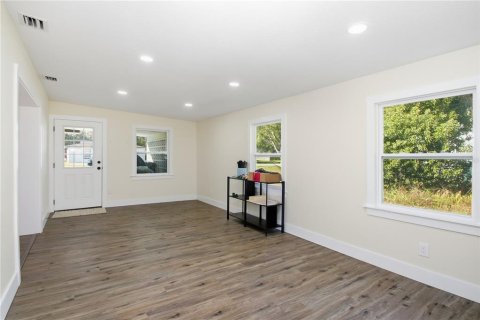 House in Deltona, Florida 4 bedrooms, 186.18 sq.m. № 2157283 - photo 23