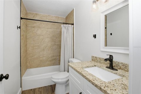 House in Deltona, Florida 4 bedrooms, 186.18 sq.m. № 2157283 - photo 18