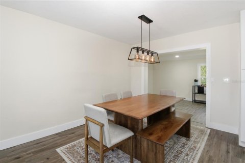 House in Deltona, Florida 4 bedrooms, 186.18 sq.m. № 2157283 - photo 7