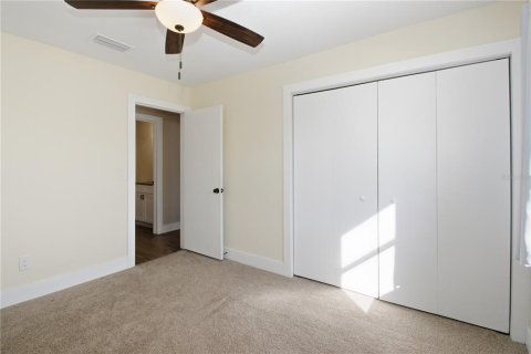 House in Deltona, Florida 4 bedrooms, 186.18 sq.m. № 2157283 - photo 17