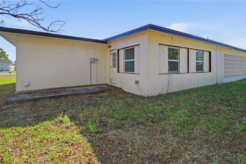 House in Deltona, Florida 4 bedrooms, 186.18 sq.m. № 2157283 - photo 26