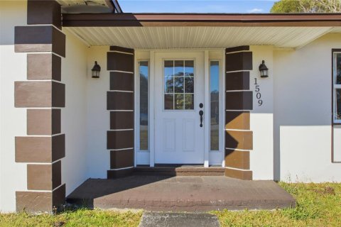 House in Deltona, Florida 4 bedrooms, 186.18 sq.m. № 2157283 - photo 2