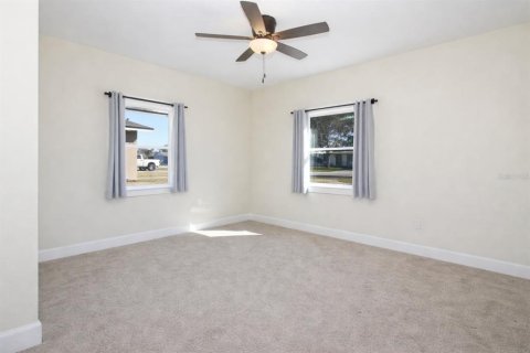 House in Deltona, Florida 4 bedrooms, 186.18 sq.m. № 2157283 - photo 13