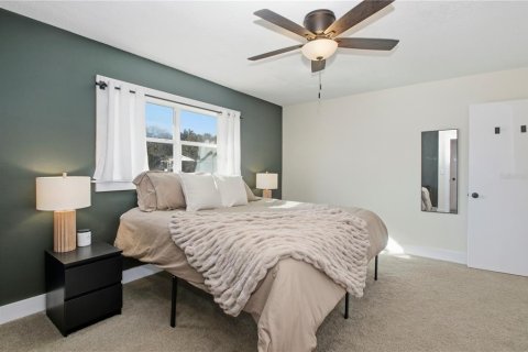 House in Deltona, Florida 4 bedrooms, 186.18 sq.m. № 2157283 - photo 12