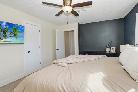 House in Deltona, Florida 4 bedrooms, 186.18 sq.m. № 2157283 - photo 22