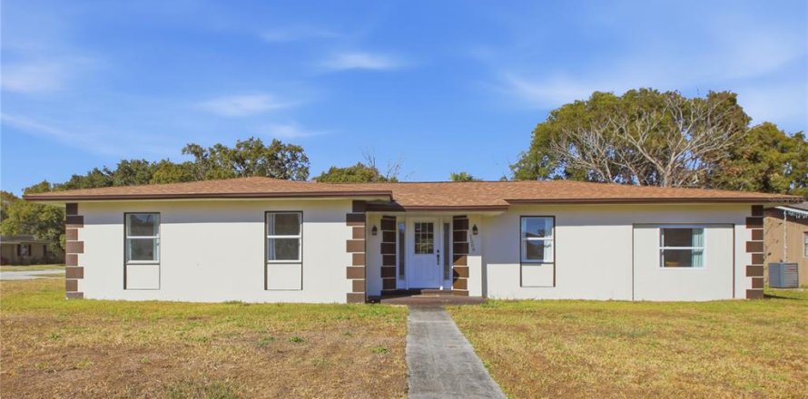 House in Deltona, Florida 4 bedrooms, 186.18 sq.m. № 2157283