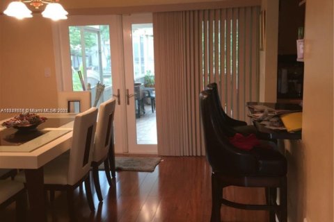 House in Miramar, Florida 3 bedrooms, 111.11 sq.m. № 2022346 - photo 3