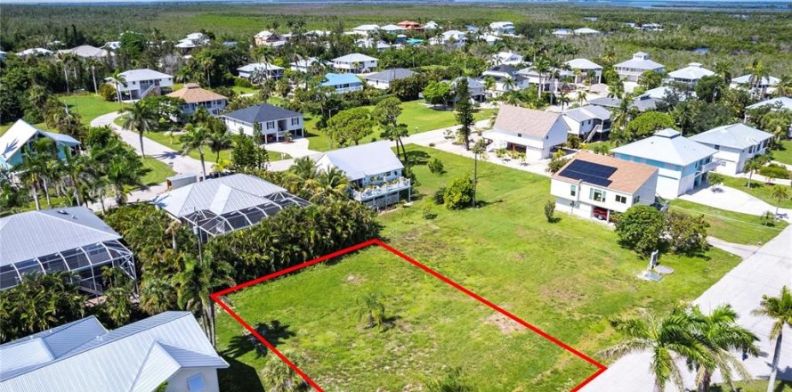 Land in Bokeelia, Florida № 1837128
